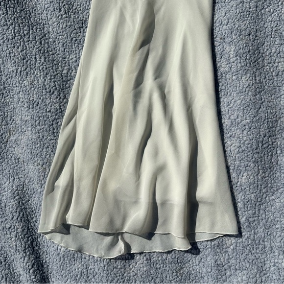 White Flowy Mid-length Dress with Sequence and Lace Detailing - Size Medium - Picture 12 of 13